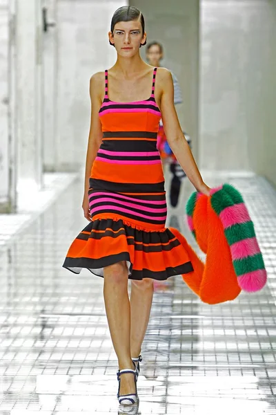 Look 19